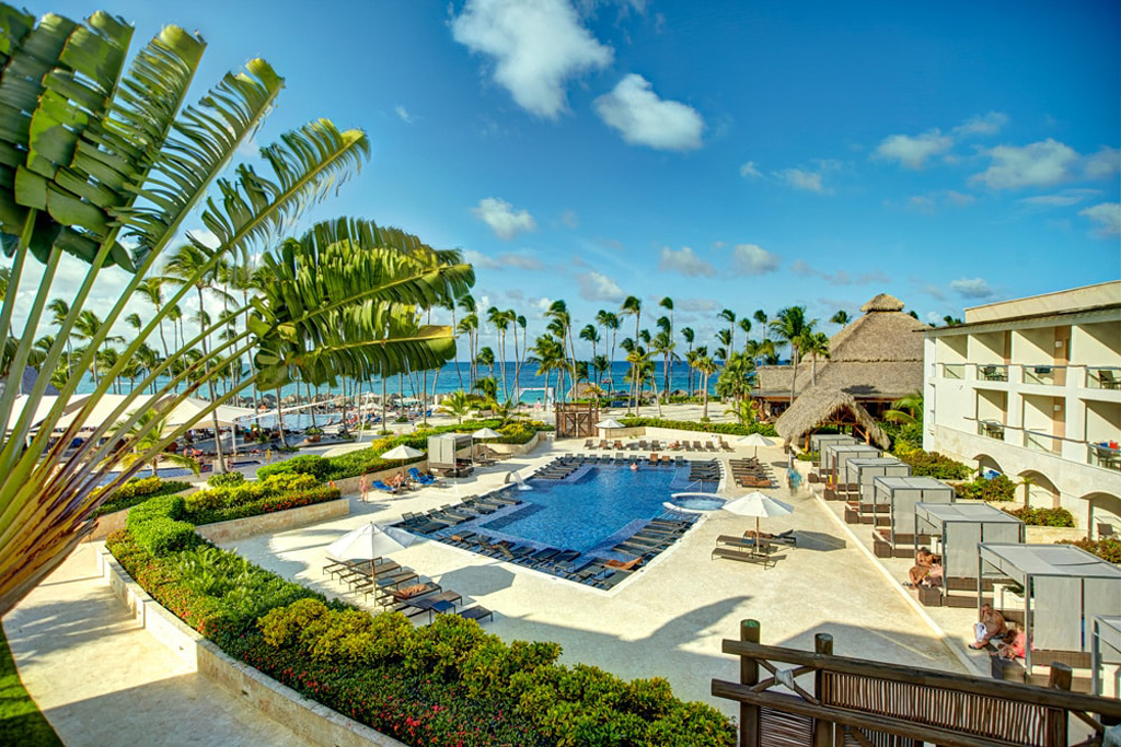 An excellent view of the beach and a pool at the Hideaway at Royalton Resort - Punta Cana